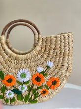 Load image into Gallery viewer, KAUNA EMBROIDERY HAND BAG
