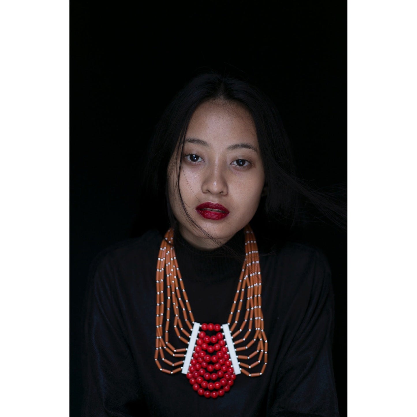 GLASS BEADS NECKLACE