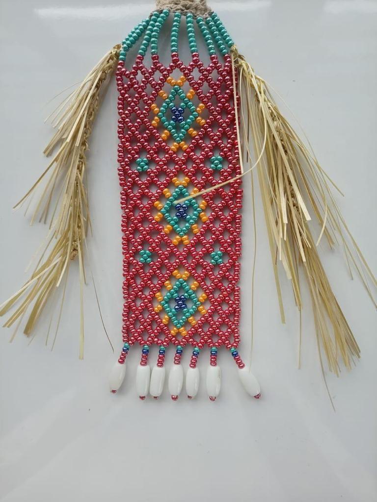 GLASS BEADS NECKLACE