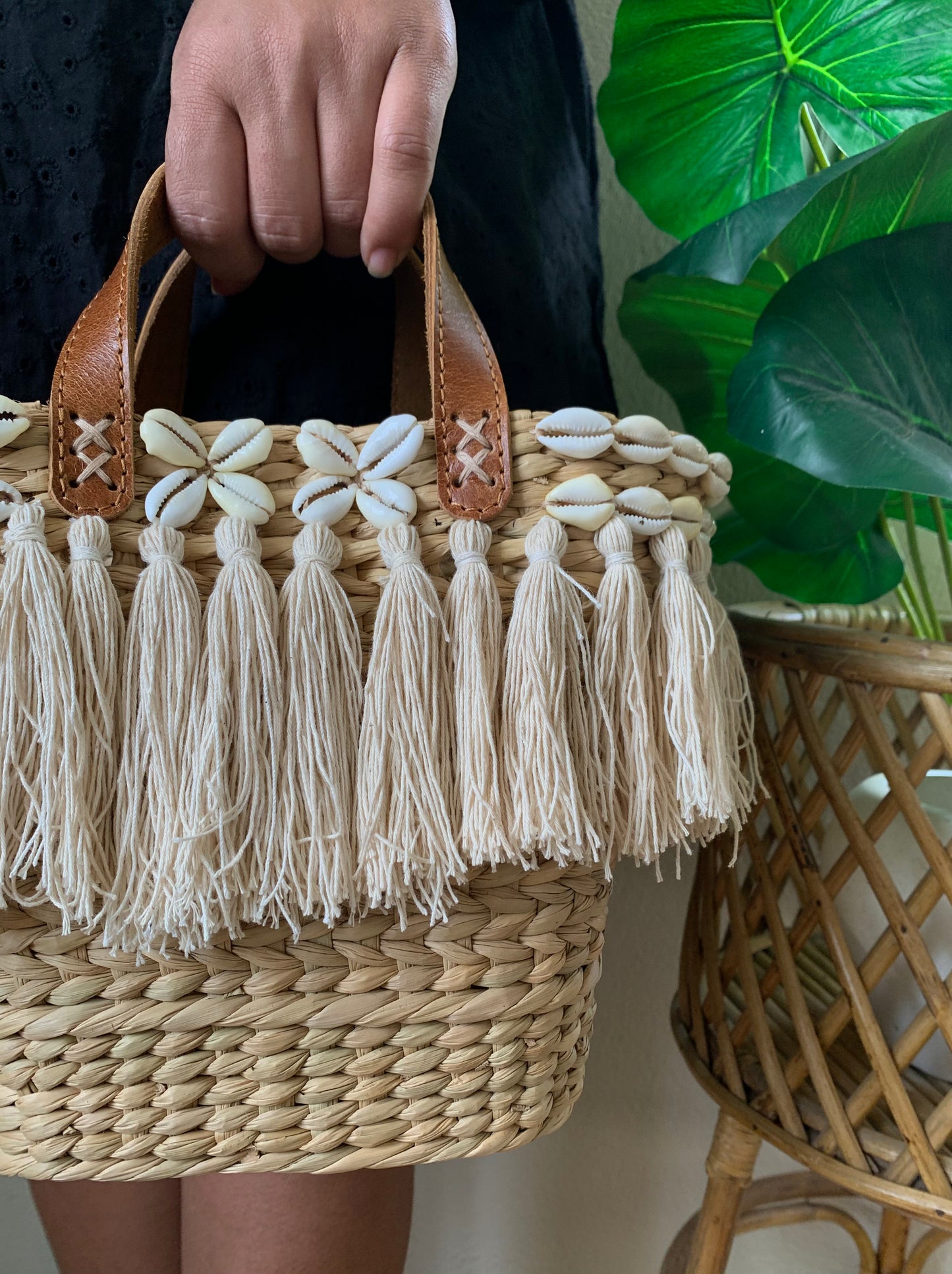 Kouna Handbag with Cowrie shells
