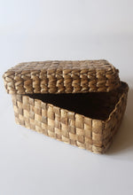 Load image into Gallery viewer, WATER HYACINTH GIFT BOX
