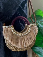 Load image into Gallery viewer, Kouna &amp; Banana Fibre Handbag with cowrie Shell
